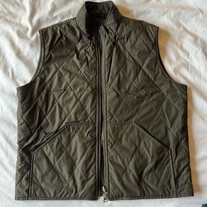 Men’s j crew army green reversible vest medium